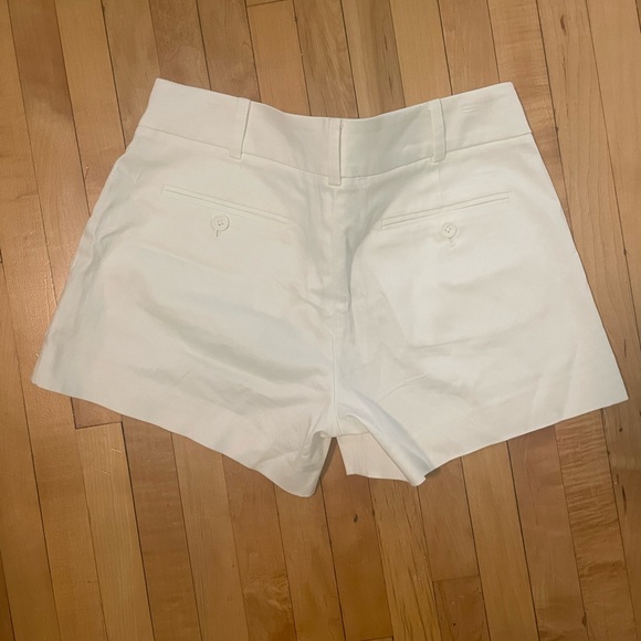 BNWOT - Club Monaco White Cotton Shorts - Size 4 - Perfect for Summer! 🍾 ☀️ - Picture 2 of 6